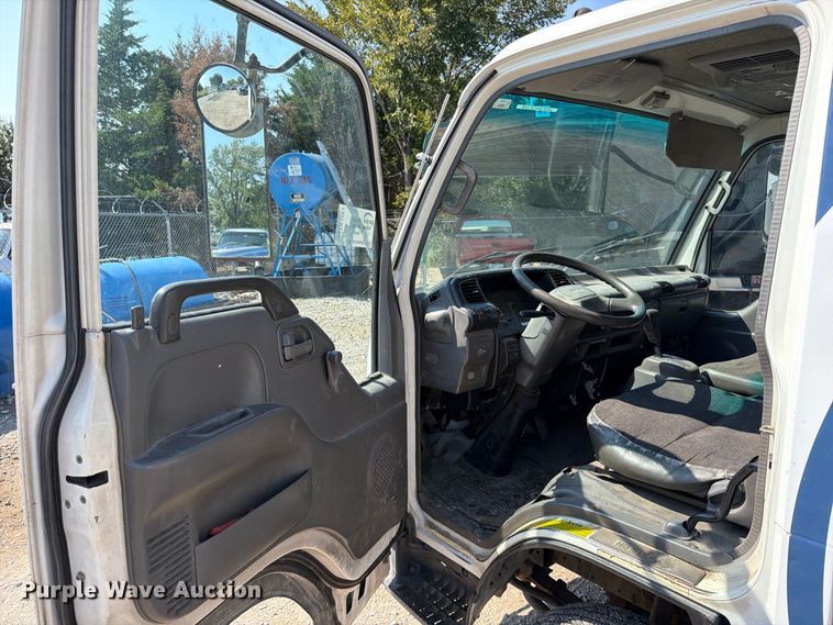 image for item FK5262 2005 Chevrolet W4S042 box truck