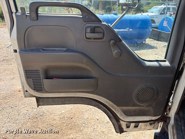 image for item FK5262 2005 Chevrolet W4S042 box truck
