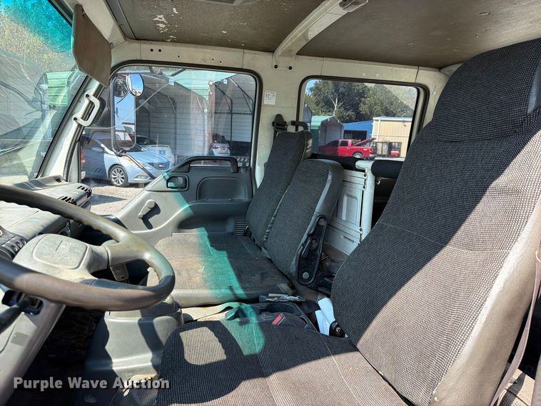 image for item FK5262 2005 Chevrolet W4S042 box truck