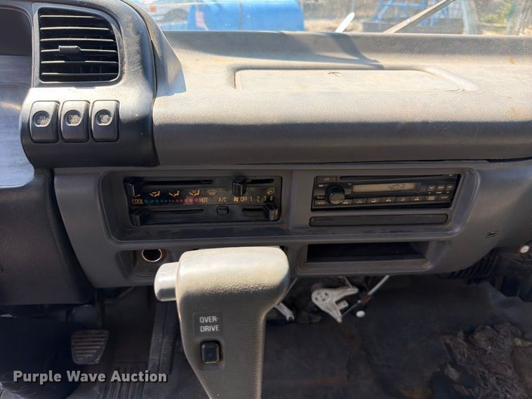 image for item FK5262 2005 Chevrolet W4S042 box truck