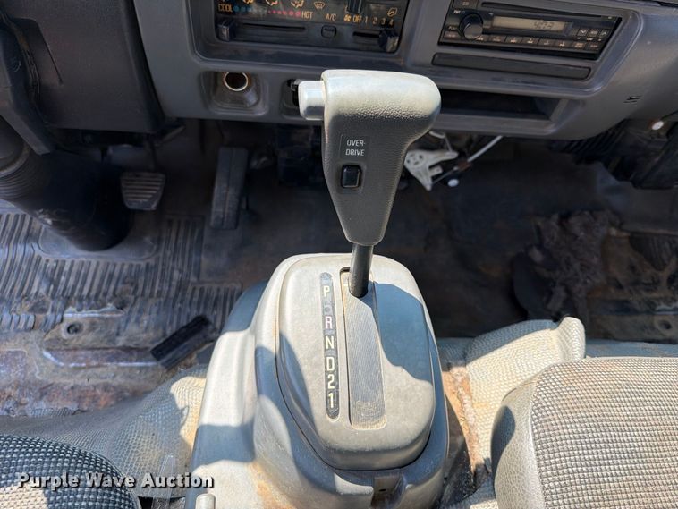 image for item FK5262 2005 Chevrolet W4S042 box truck