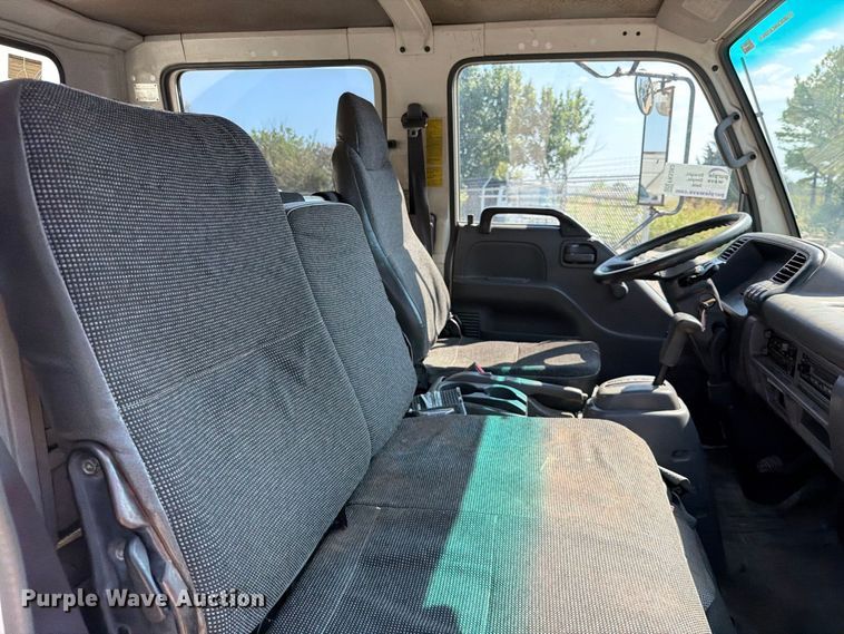 image for item FK5262 2005 Chevrolet W4S042 box truck