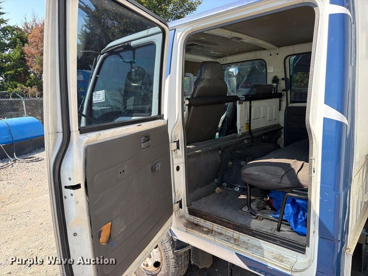 image for item FK5262 2005 Chevrolet W4S042 box truck