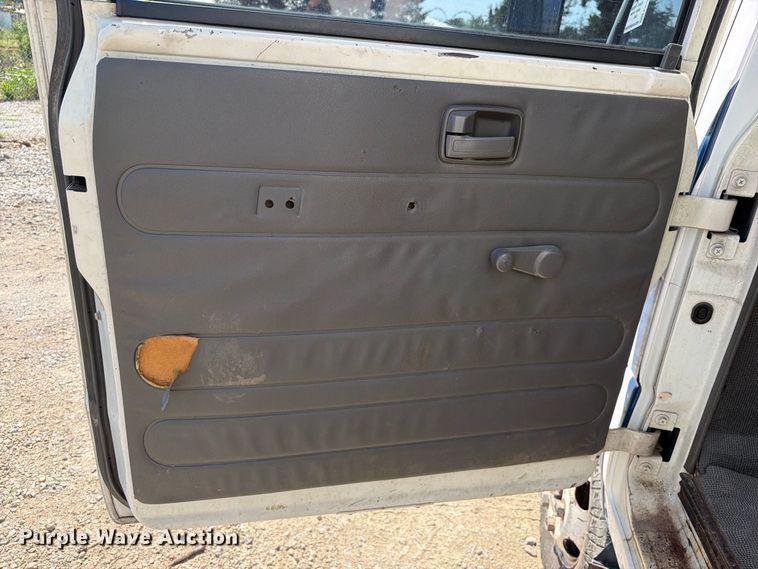 image for item FK5262 2005 Chevrolet W4S042 box truck