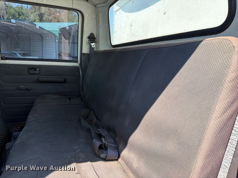image for item FK5262 2005 Chevrolet W4S042 box truck