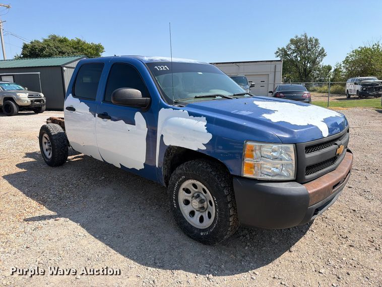 image for item FK5263 2013 Chevrolet Silverado 1500 Crew Cab pickup truck cab and chassis