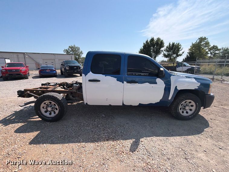image for item FK5263 2013 Chevrolet Silverado 1500 Crew Cab pickup truck cab and chassis