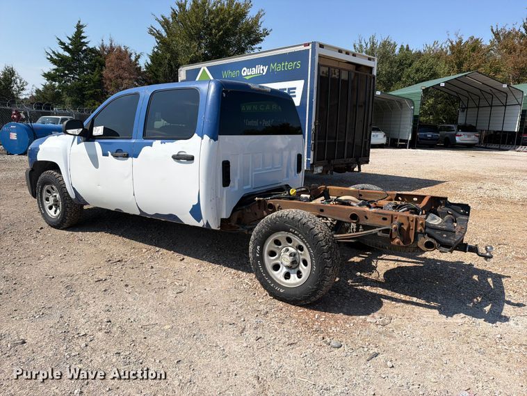 image for item FK5263 2013 Chevrolet Silverado 1500 Crew Cab pickup truck cab and chassis