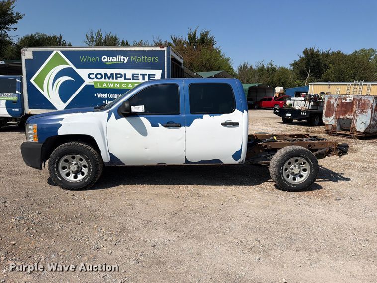 image for item FK5263 2013 Chevrolet Silverado 1500 Crew Cab pickup truck cab and chassis