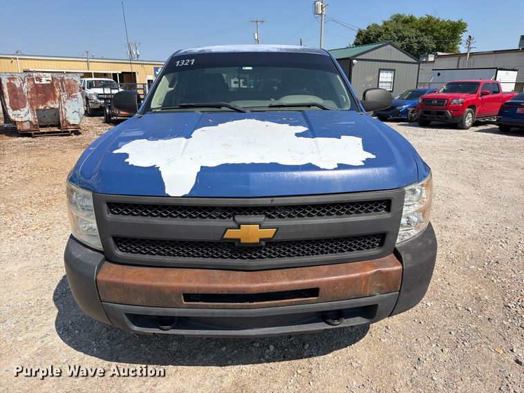image for item FK5263 2013 Chevrolet Silverado 1500 Crew Cab pickup truck cab and chassis