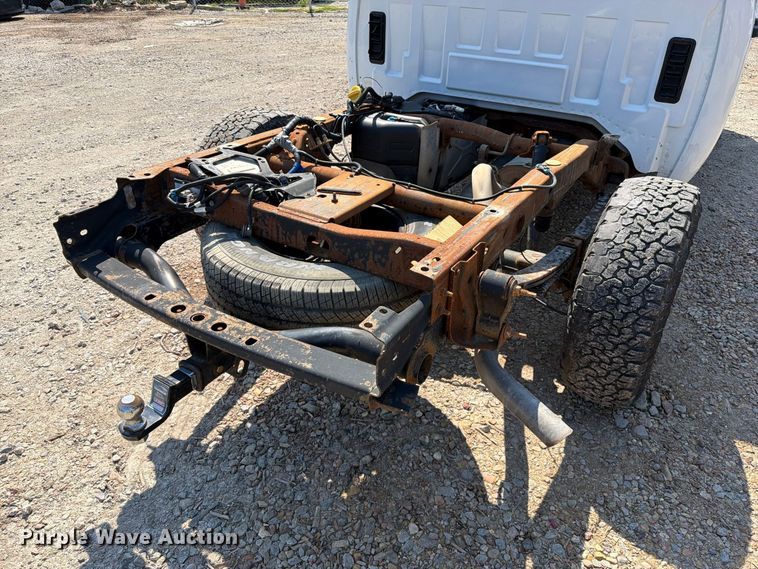 image for item FK5263 2013 Chevrolet Silverado 1500 Crew Cab pickup truck cab and chassis