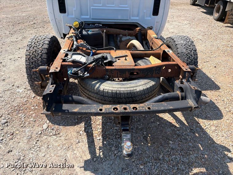 image for item FK5263 2013 Chevrolet Silverado 1500 Crew Cab pickup truck cab and chassis