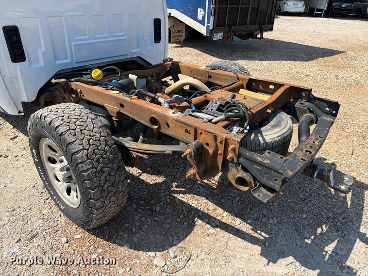 image for item FK5263 2013 Chevrolet Silverado 1500 Crew Cab pickup truck cab and chassis