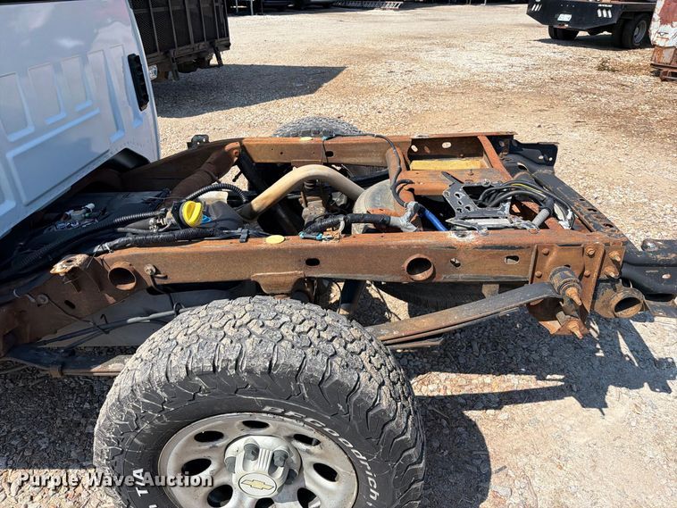 image for item FK5263 2013 Chevrolet Silverado 1500 Crew Cab pickup truck cab and chassis