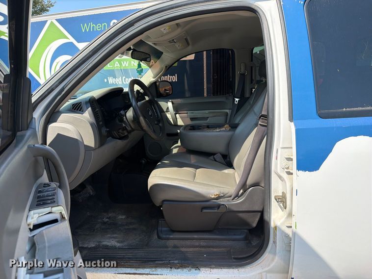 image for item FK5263 2013 Chevrolet Silverado 1500 Crew Cab pickup truck cab and chassis