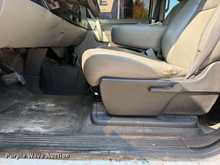 image for item FK5263 2013 Chevrolet Silverado 1500 Crew Cab pickup truck cab and chassis