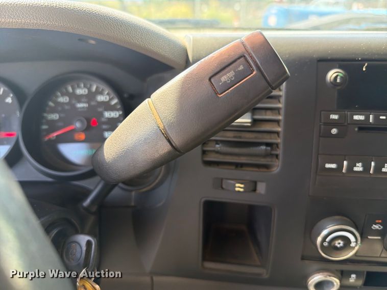 image for item FK5263 2013 Chevrolet Silverado 1500 Crew Cab pickup truck cab and chassis
