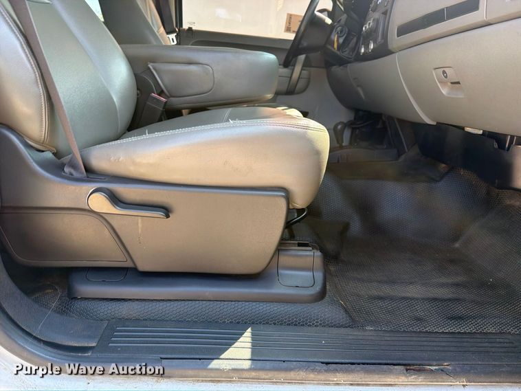 image for item FK5263 2013 Chevrolet Silverado 1500 Crew Cab pickup truck cab and chassis