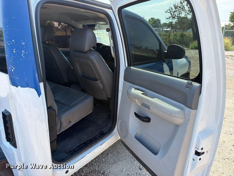 image for item FK5263 2013 Chevrolet Silverado 1500 Crew Cab pickup truck cab and chassis