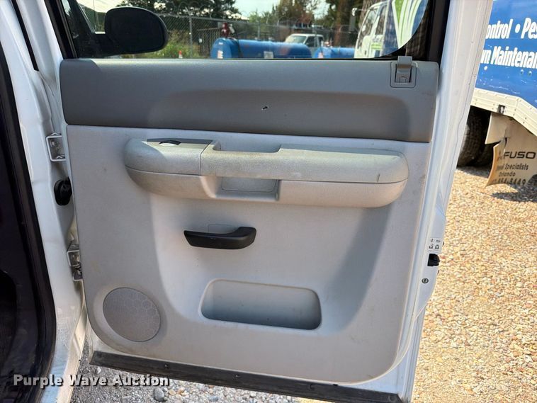 image for item FK5263 2013 Chevrolet Silverado 1500 Crew Cab pickup truck cab and chassis