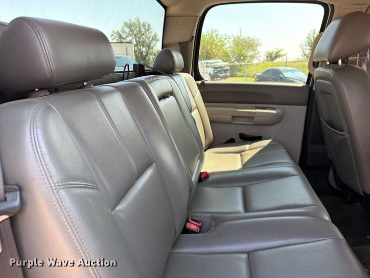 image for item FK5263 2013 Chevrolet Silverado 1500 Crew Cab pickup truck cab and chassis