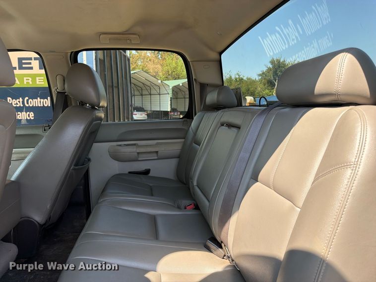 image for item FK5263 2013 Chevrolet Silverado 1500 Crew Cab pickup truck cab and chassis