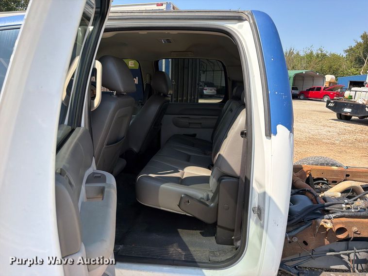 image for item FK5263 2013 Chevrolet Silverado 1500 Crew Cab pickup truck cab and chassis