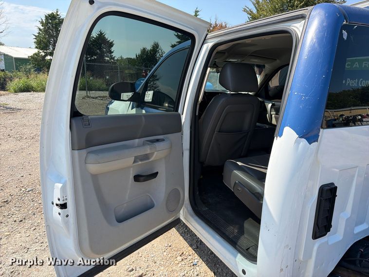 image for item FK5263 2013 Chevrolet Silverado 1500 Crew Cab pickup truck cab and chassis