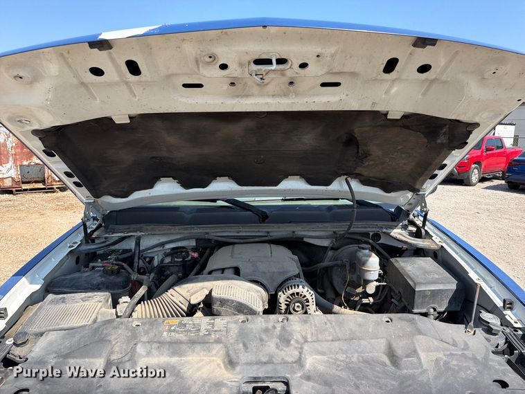image for item FK5263 2013 Chevrolet Silverado 1500 Crew Cab pickup truck cab and chassis