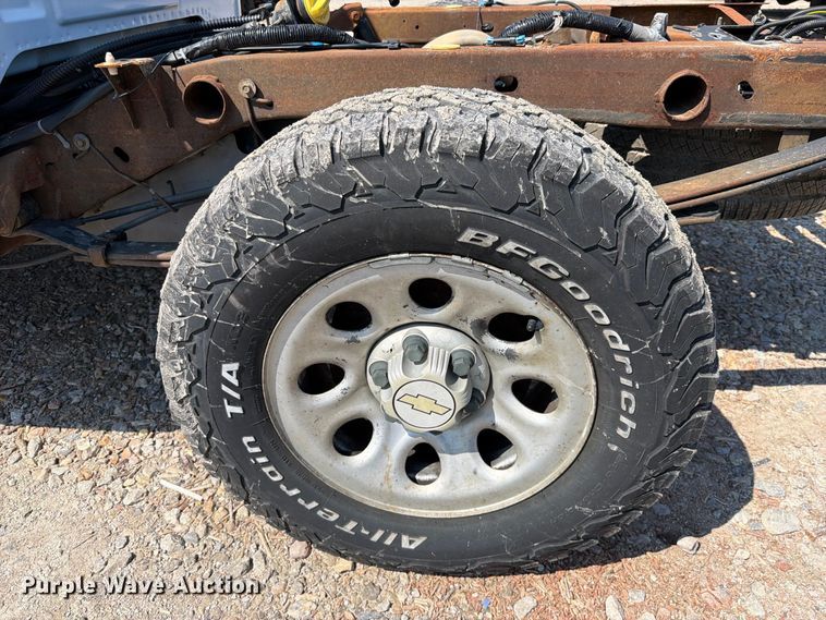 image for item FK5263 2013 Chevrolet Silverado 1500 Crew Cab pickup truck cab and chassis
