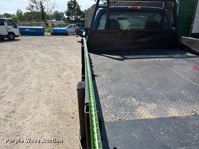 image for item FK5264 2004 Ford F250 Super Duty flatbed pickup truck