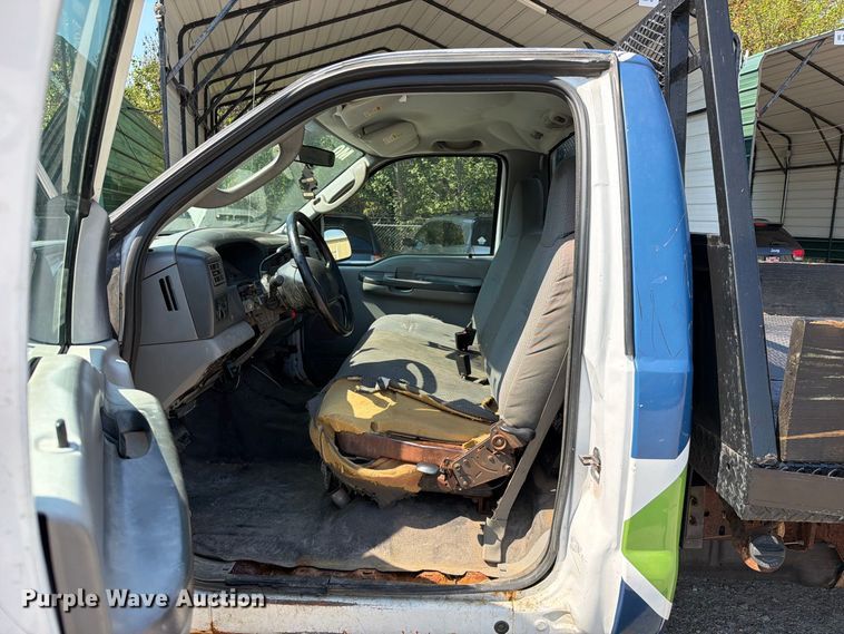 image for item FK5264 2004 Ford F250 Super Duty flatbed pickup truck