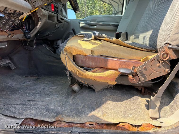 image for item FK5264 2004 Ford F250 Super Duty flatbed pickup truck