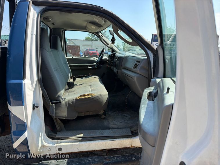 image for item FK5264 2004 Ford F250 Super Duty flatbed pickup truck