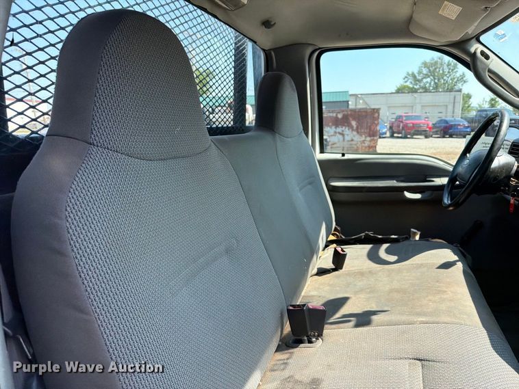 image for item FK5264 2004 Ford F250 Super Duty flatbed pickup truck