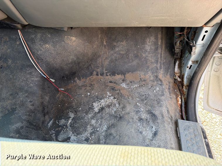 image for item FK5264 2004 Ford F250 Super Duty flatbed pickup truck