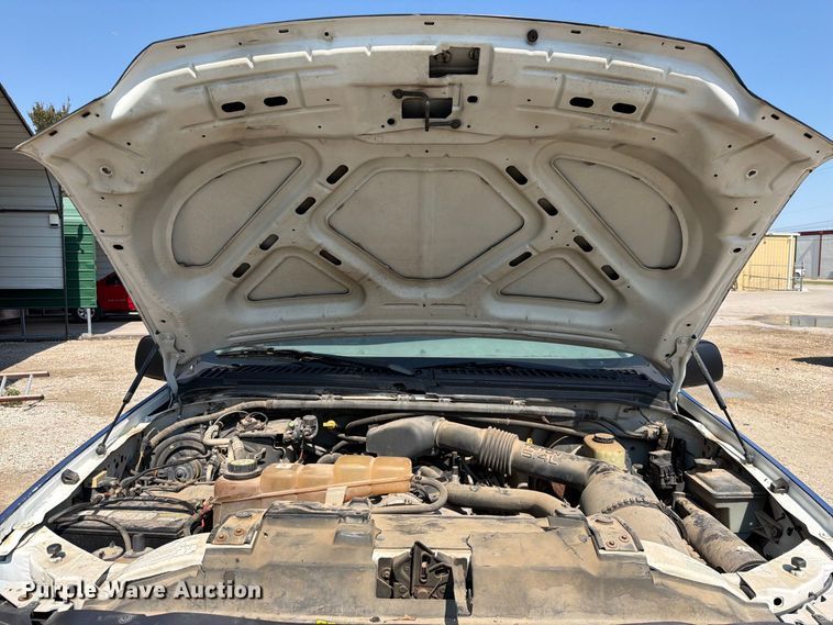 image for item FK5264 2004 Ford F250 Super Duty flatbed pickup truck