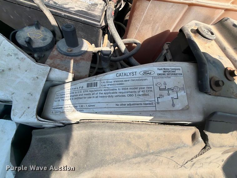 image for item FK5264 2004 Ford F250 Super Duty flatbed pickup truck