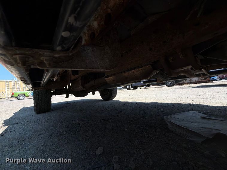 image for item FK5264 2004 Ford F250 Super Duty flatbed pickup truck