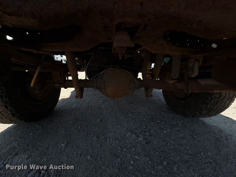 image for item FK5264 2004 Ford F250 Super Duty flatbed pickup truck