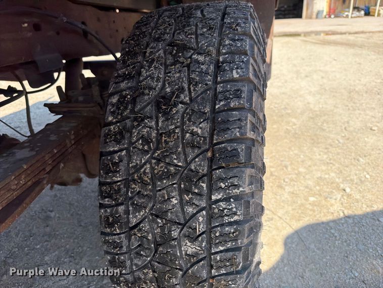 image for item FK5264 2004 Ford F250 Super Duty flatbed pickup truck