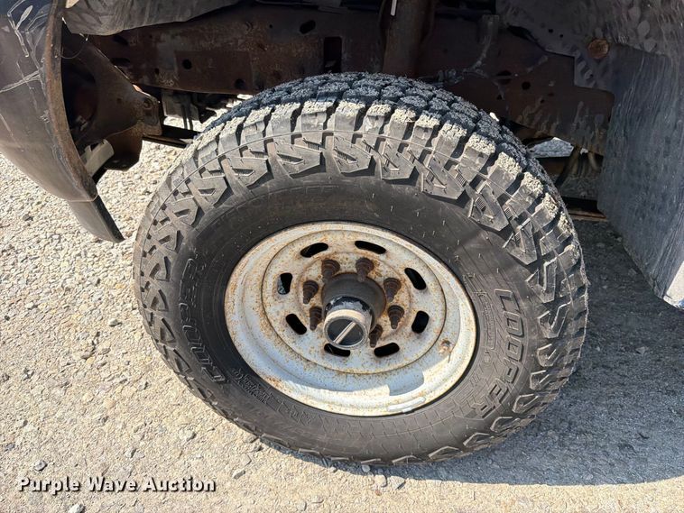 image for item FK5264 2004 Ford F250 Super Duty flatbed pickup truck