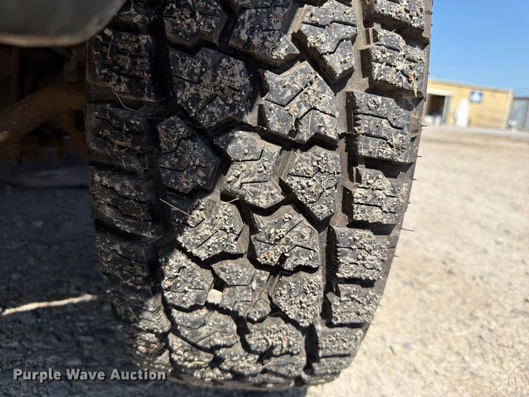 image for item FK5264 2004 Ford F250 Super Duty flatbed pickup truck