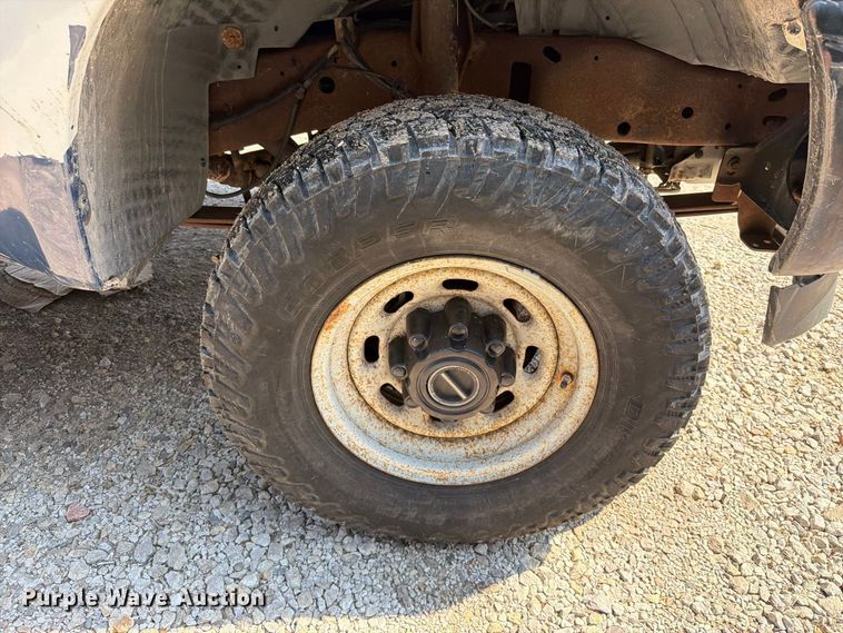 image for item FK5264 2004 Ford F250 Super Duty flatbed pickup truck