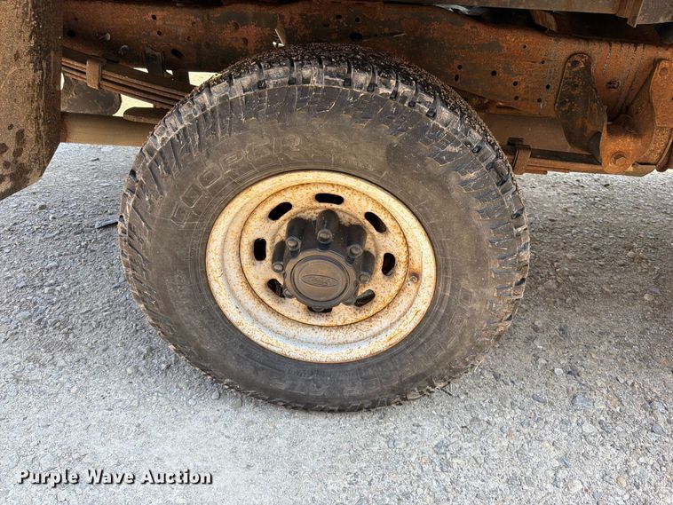 image for item FK5264 2004 Ford F250 Super Duty flatbed pickup truck