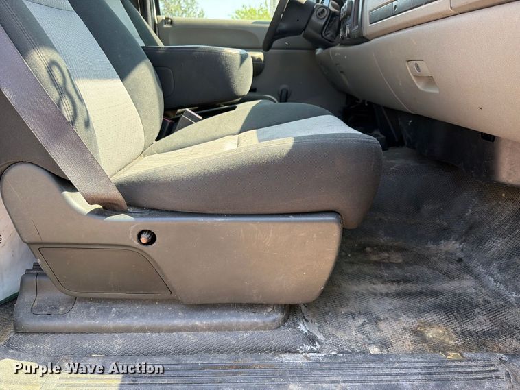 image for item FK5266 2008 Chevrolet Silverado 2500HD pickup truck