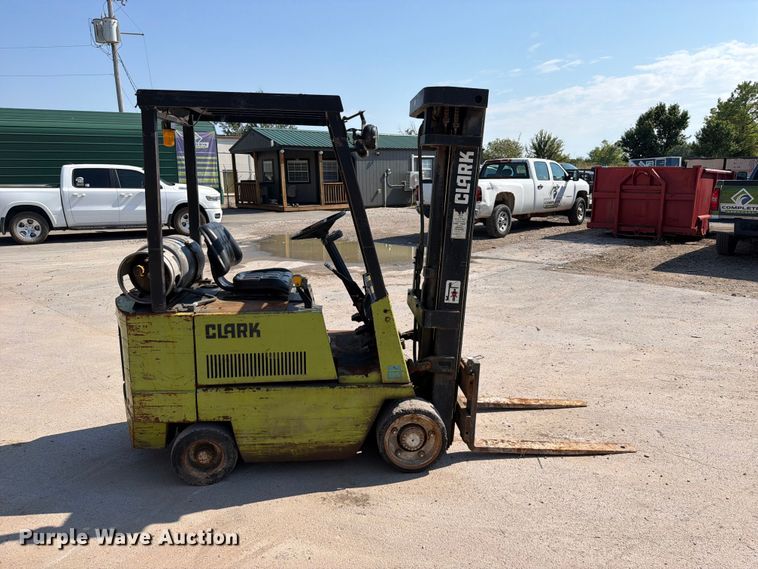 image for item FK5268 Clark GCS 17S forklift