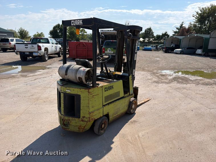 image for item FK5268 Clark GCS 17S forklift