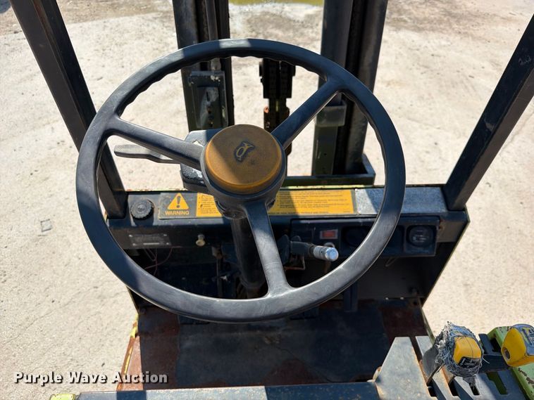 image for item FK5268 Clark GCS 17S forklift