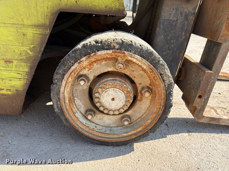 image for item FK5268 Clark GCS 17S forklift